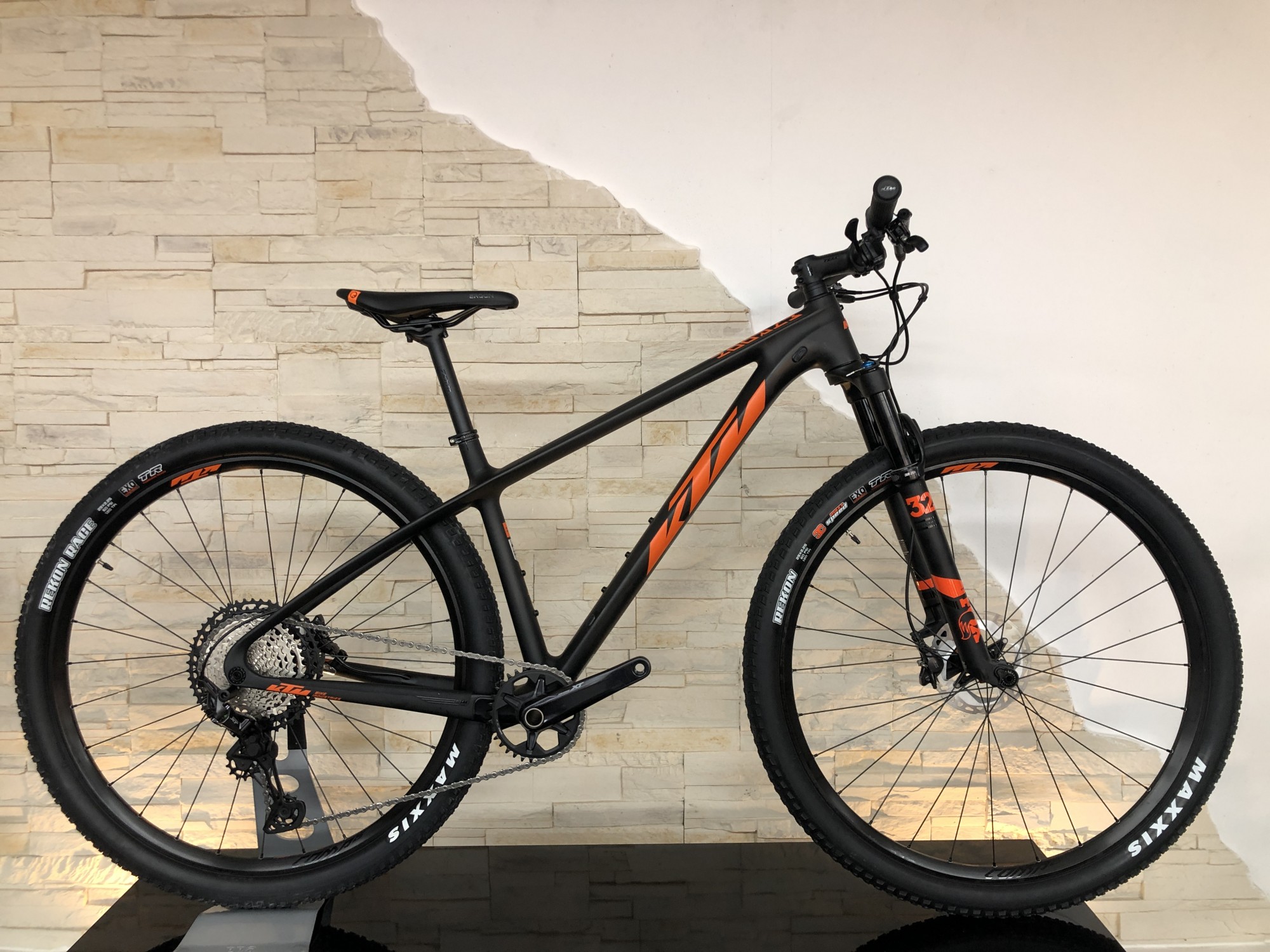 ktm myroon master 2020